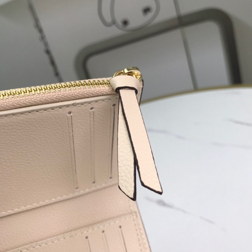 LVコピーウォレット着用イメージ